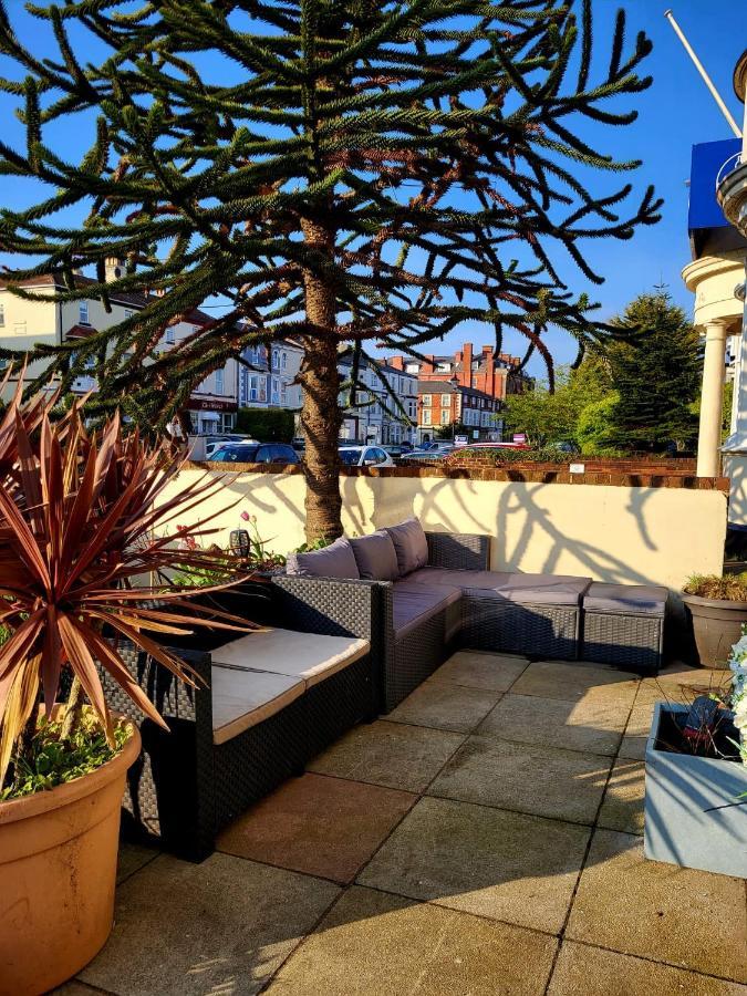 Aaron Hotel Southport Exterior photo